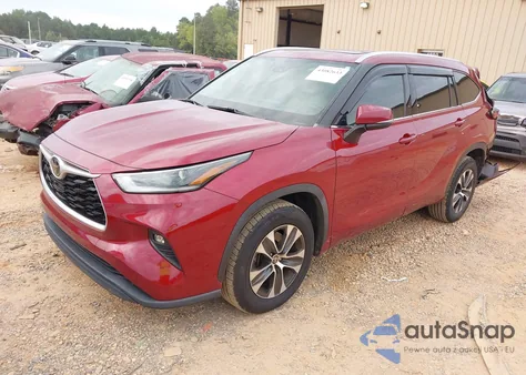 2021 Toyota Highlander Xle z USA, uszkodzony, nr VIN 5TDGZRAH3MS062766